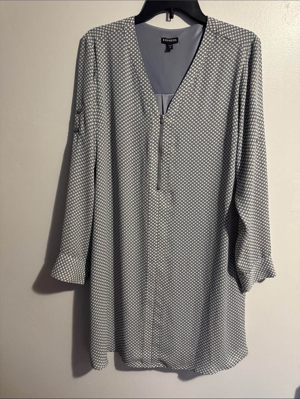 Express Gray and White Printed Long-Sleeve V-Neck Tunic Dress 128